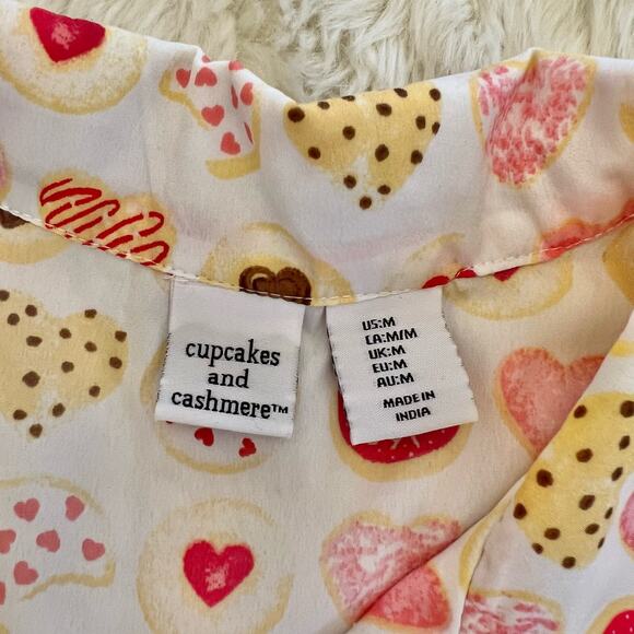 Cupcakes and Cashmere Heart Cookies Print Button Front Pajama Top Medium - Picture 4 of 9